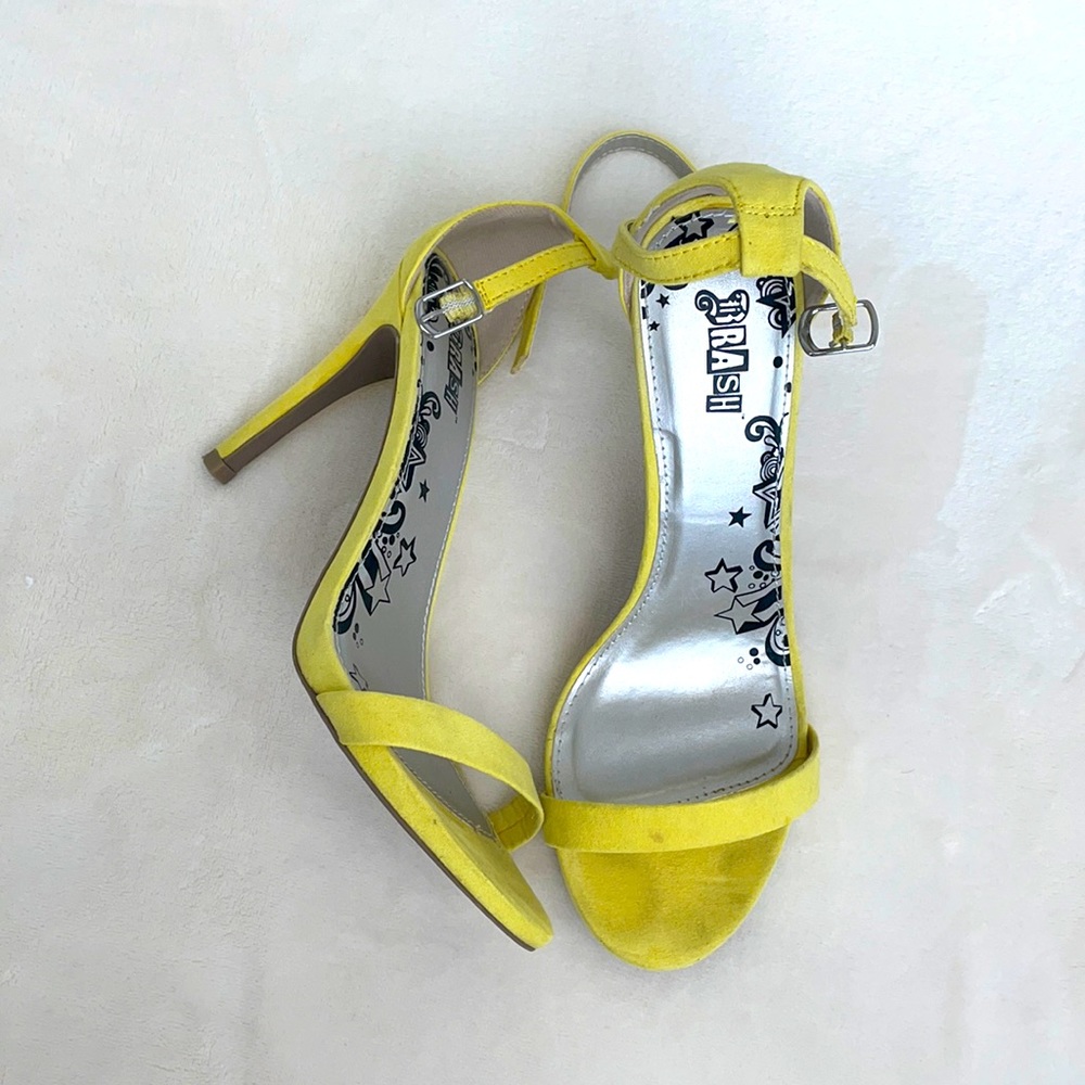 Brash classic yellow strap sandals
